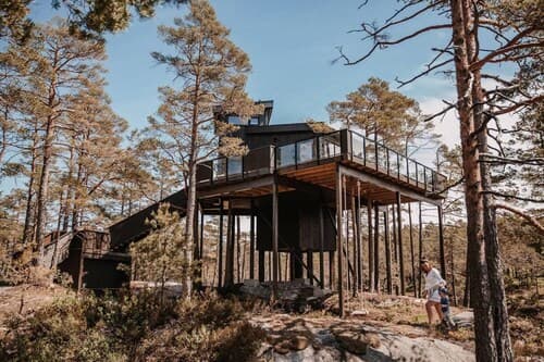 Luxurious Tree Top Cabin by the Lake