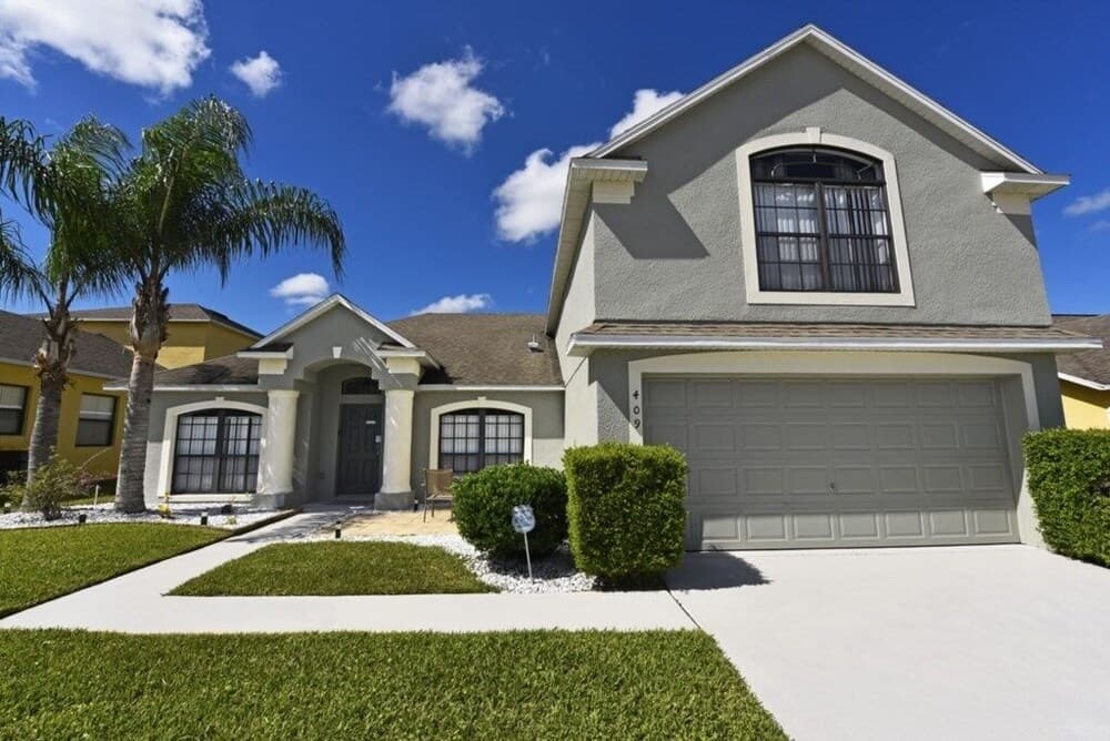 Beautiful 5 Bed Pool Game Room 5 Bedroom Home by RedAwning