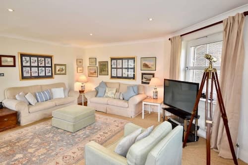 Solent Landing No 16 Beach Retreat