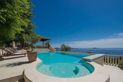 Private Seaside Villa Sleeps 10 With Infinity Pool
