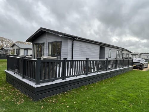 St Helens 2-bed Lodge, Sleeps 4, Pets Ok & Pool