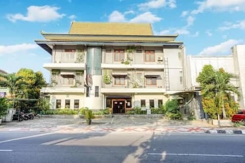 Winotosastro Hotel by Athelu