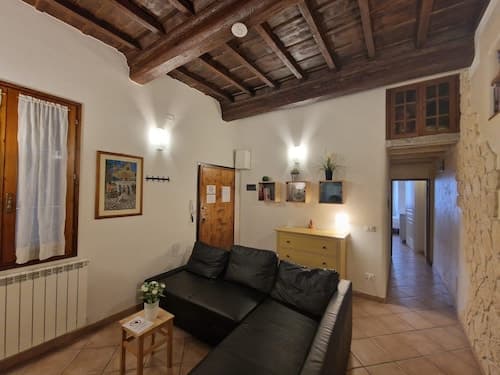 Mezzo 8 in Firenze With 2 Bedrooms and 1 Bathrooms