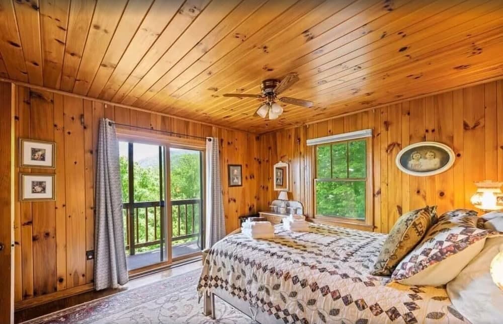 Little Greenbriar Lodge 13 Bedroom Cabin by RedAwning