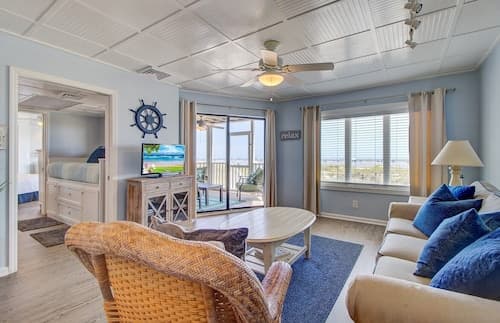 103 B Port O Call by Avantstay Direct Beach Access Screened In Porch!