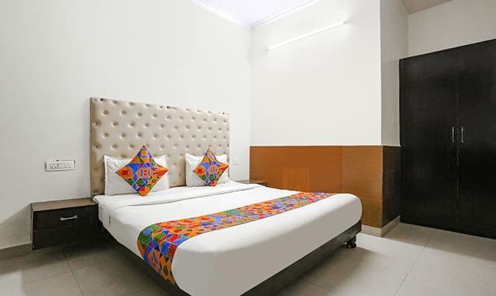 Fabhotel The Lazeez