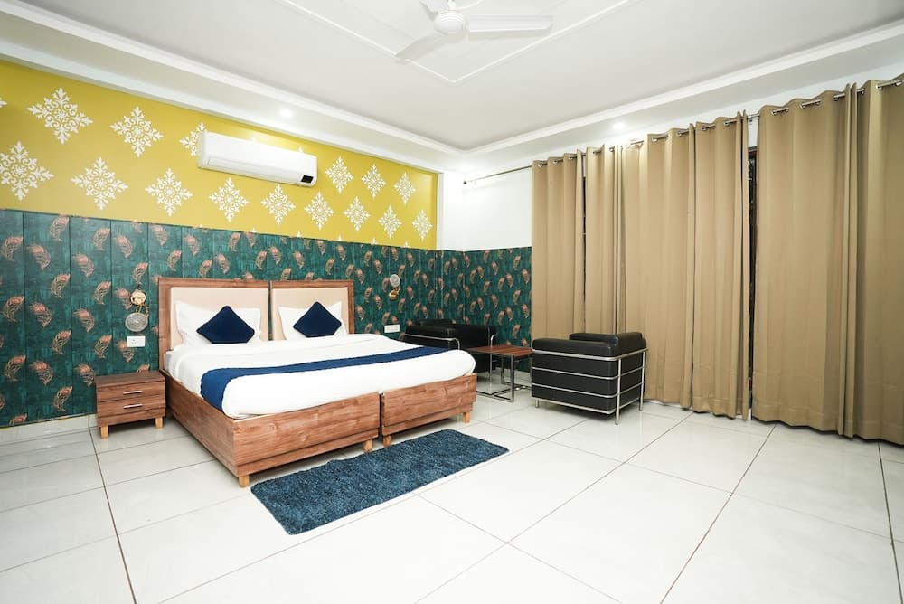 Fabhotel Tanvi Premium
