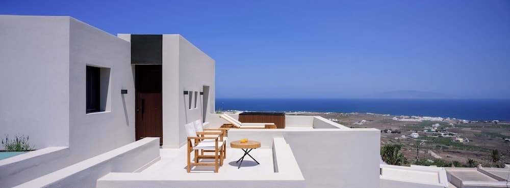 RyoLithos Suites