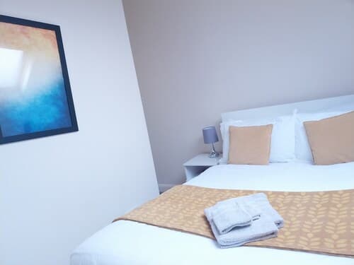 Leeds Cute 1 bed Apt, Garden, Free Wifi & Parking