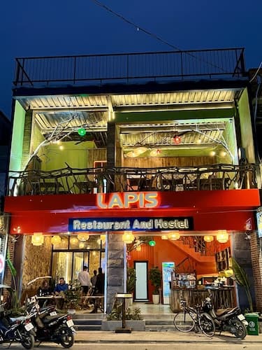Lapis Restaurant and Hostel
