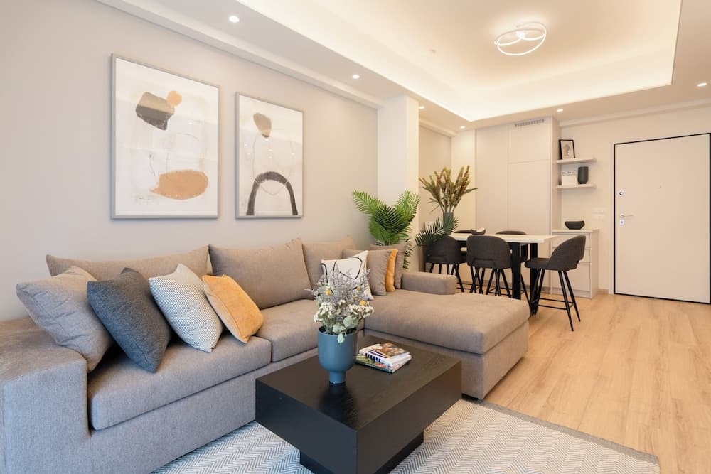 Newly Renovated 2Bdr Apt-5min to metro
