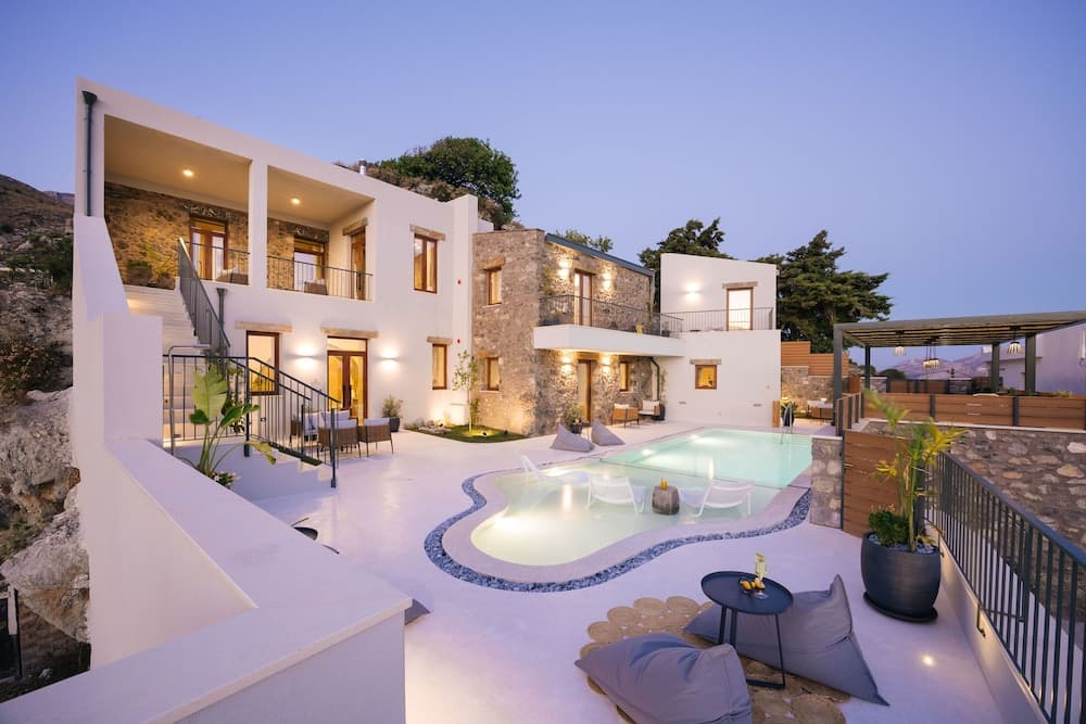 Mirthea Suites