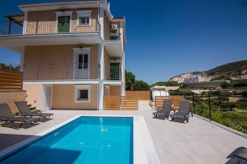 Villa Elpida at Minies