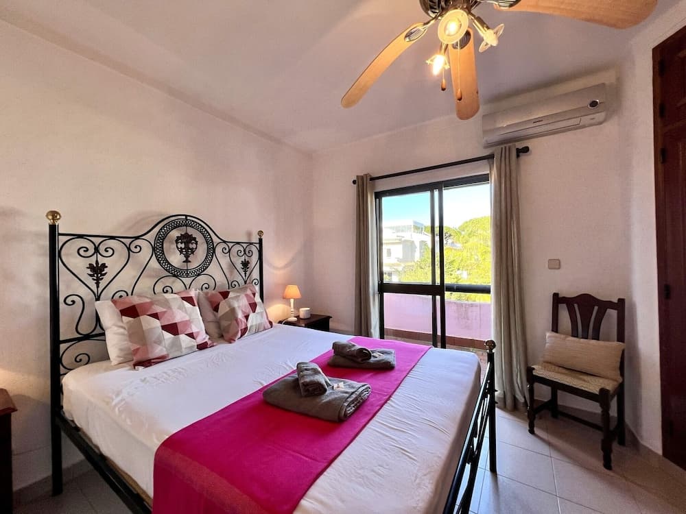 Vilamoura Classic Villa With Pool
