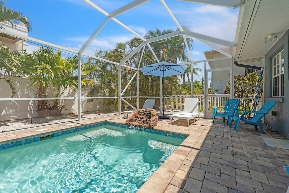 Beached Inn 3 Bedroom Home by RedAwning