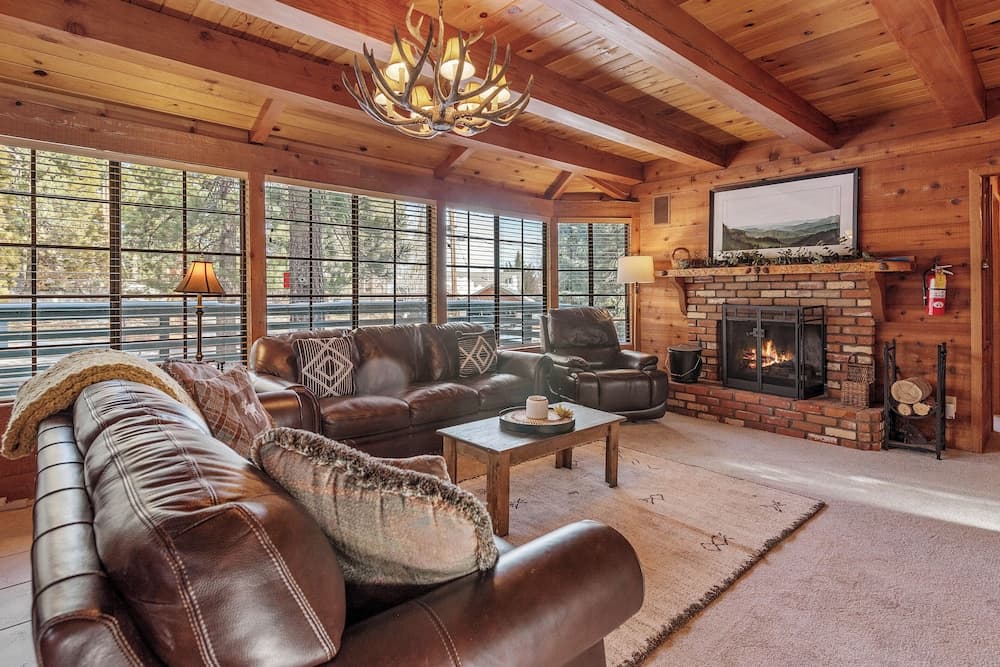 The Lakehouse Cabin