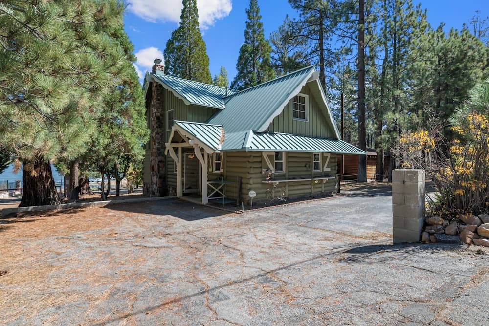 The Cottage at Sawmill Cove Lakefront