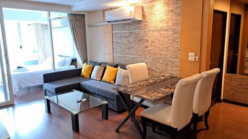 6D - 3 Bedroom Downtown Apartment With Shared Pool