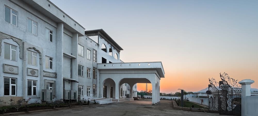MAHARAJA AGRASEN PALACE - PURE VEGETARIAN
