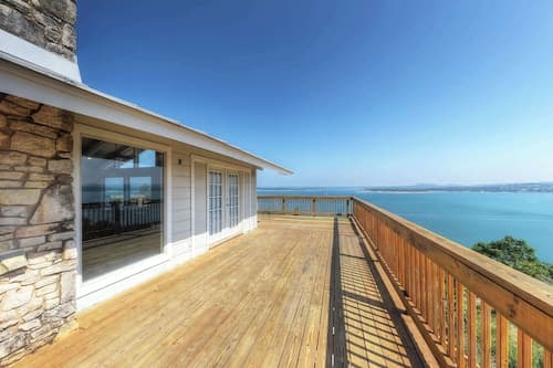 Waterfront Lake House With Hot Tub & Firepit