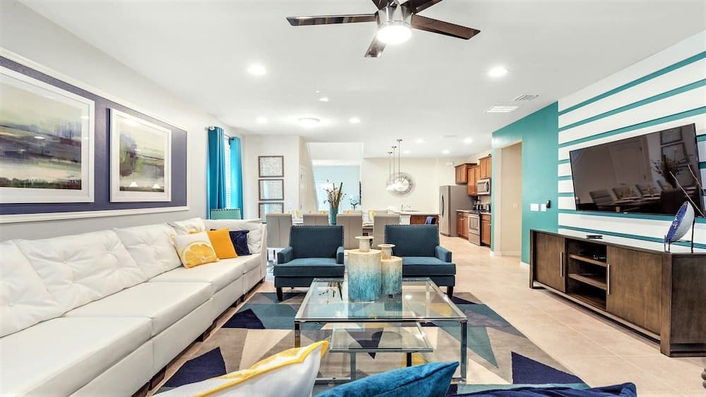 Private Pool Home Near Disney & Legoland