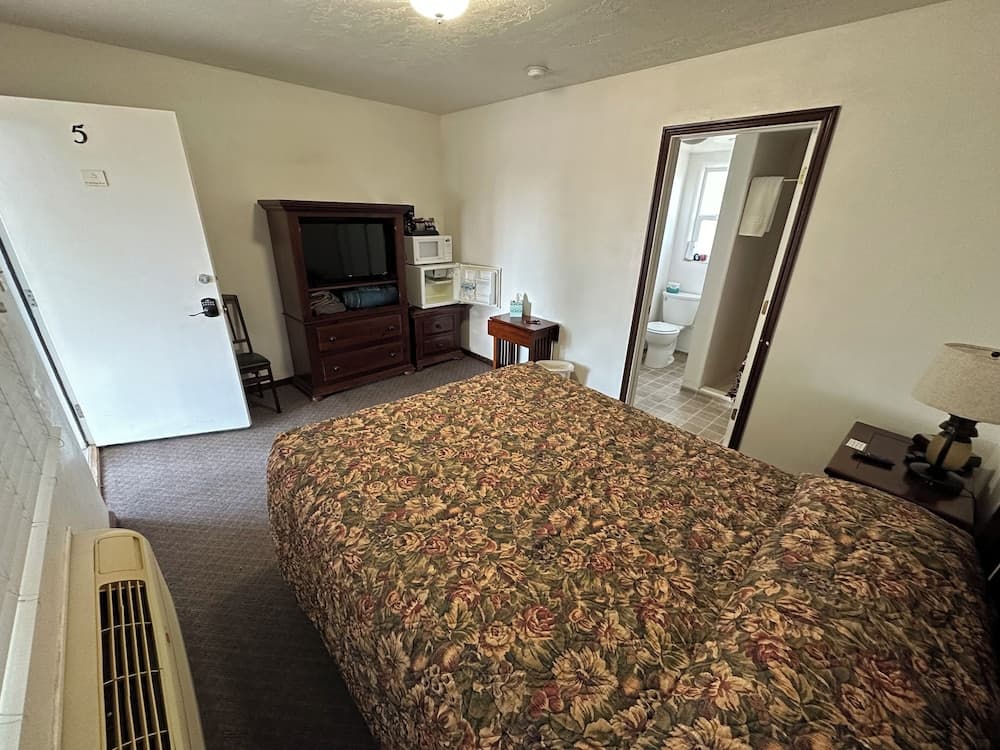 Bob's Station & Motel