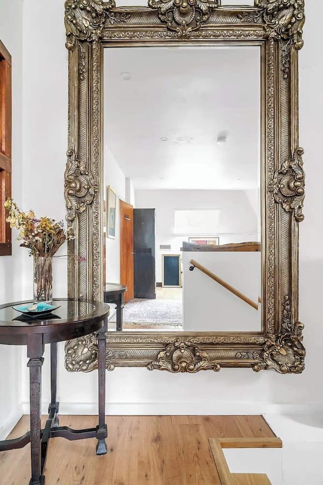 Cozy Apartment w/ Terrace Close to City Center
