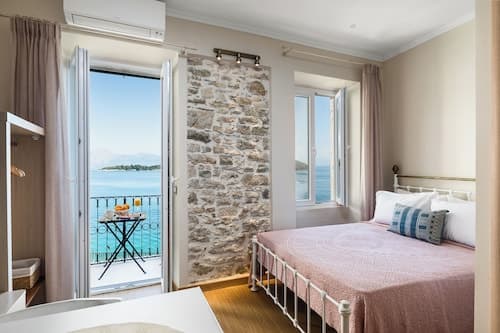 Fotiadis Family Luxury Suites by Konnect