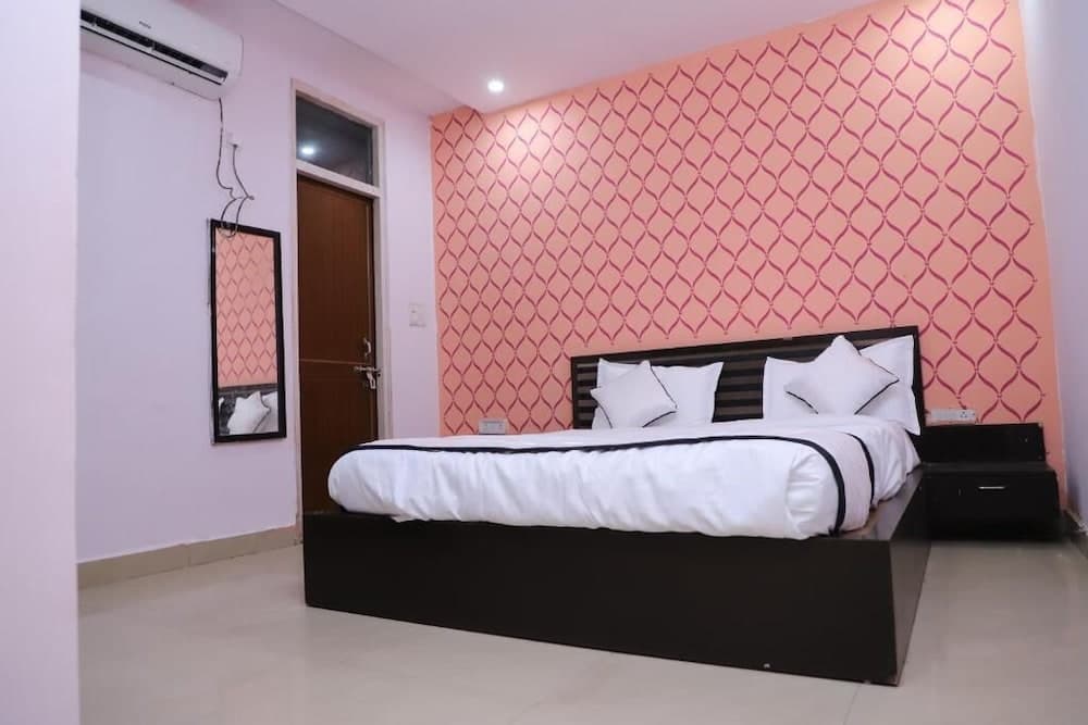 Hotel Axiom Prime