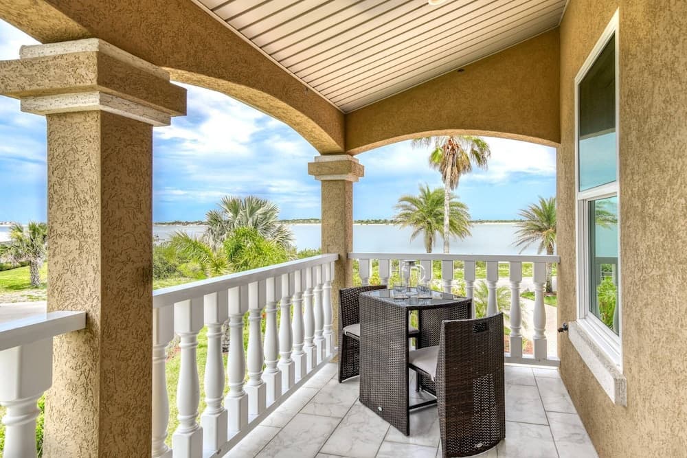 Dolphin Bay Apartment