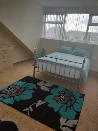 Paradise Apartment- Female Only