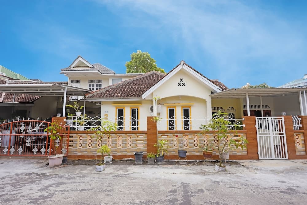 OYO 90998 Wisma Pinggir