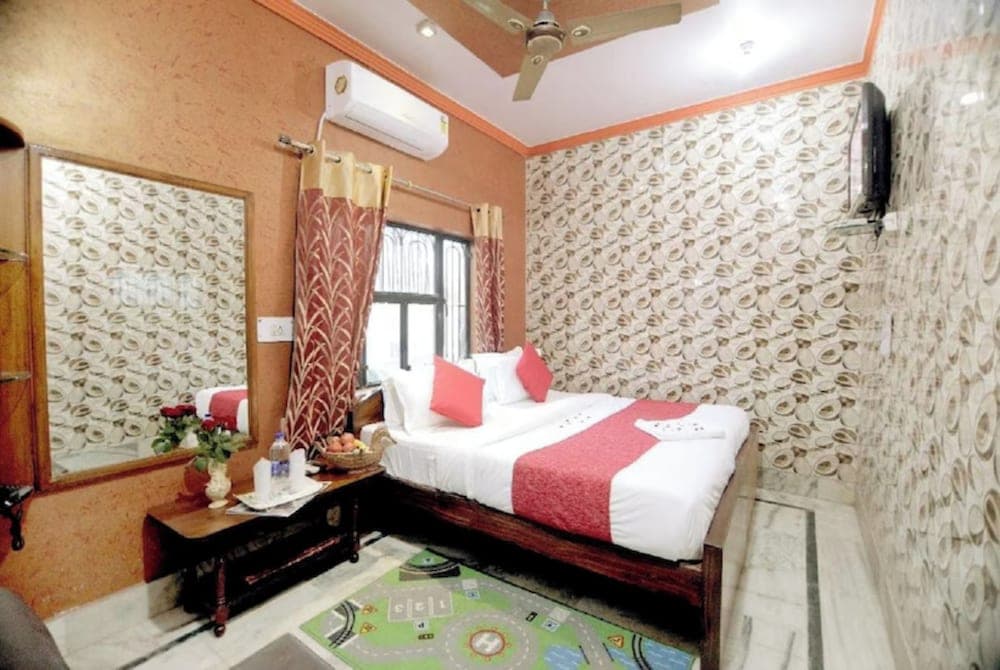 Goroomgo Rashmi Agra