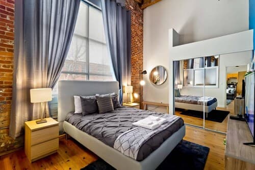 Historic Brick 2 Bedroom Getaway, Wifi