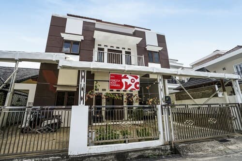 OYO 90595 Ferezsa Kost Syariah