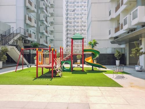 Homey And Comfy 2Br Sentul Tower Apartment