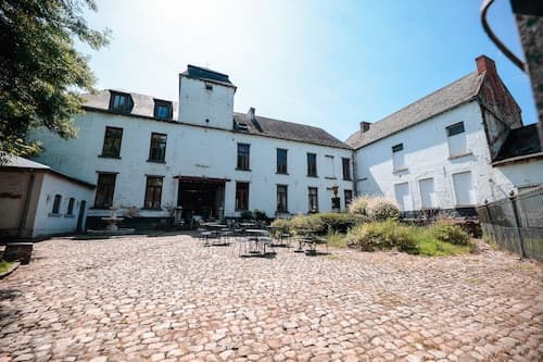 Le Domaine Du Château Blanc à 10 minutes de Pairi Daiza