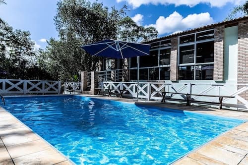 Chácara com Piscina a 40 min de SP