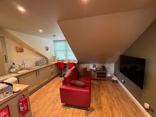 1 Bed Studio - Sleeps 2 - Wifi - Parking