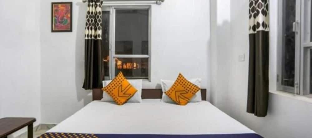 Goroomgo Shiv Ganga Guest House Varanasi