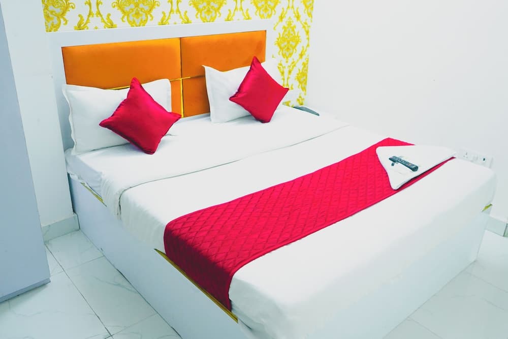 Roomshala 112 Hotel Blissbourn