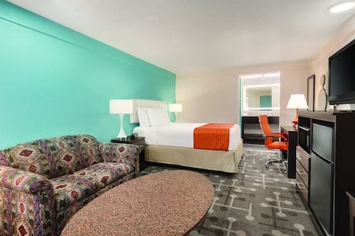 Dover Inn & Suites