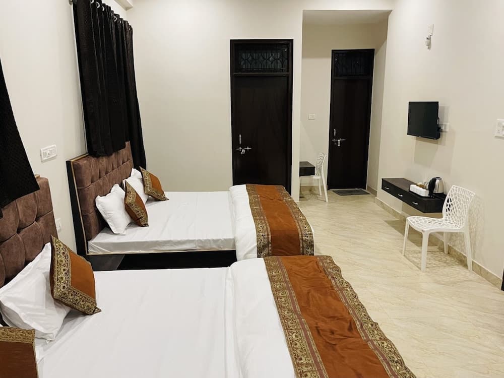 Goroomgo Banaras Homestay Varanasi