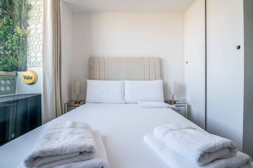 Canary Wharf Retreat With Free Secure Parking