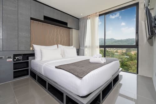 Premier Hill View Suite P708 at Citygate