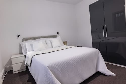 House - Sleeps 6 - Parking - Garden