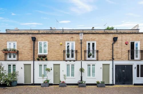 3 Bed City Centre House Sleeps 6 - Parking, Wifi