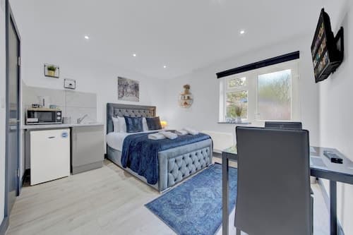 Lovely 1-bed Studio in Feltham