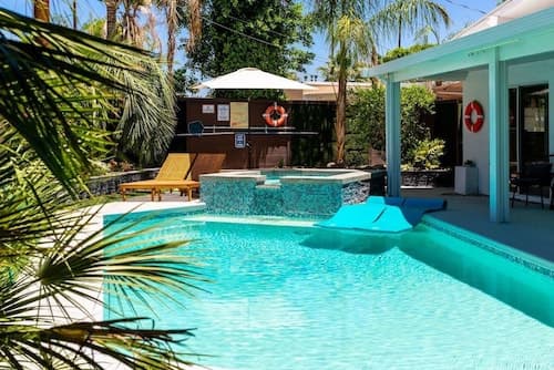 Mid-century Gem w Secret 4th Bedroom Near Downtown