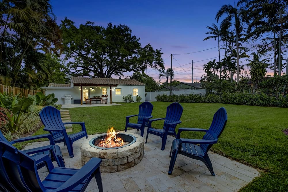 Madrina's Cozy 3BR-1BA Spacious Backyard